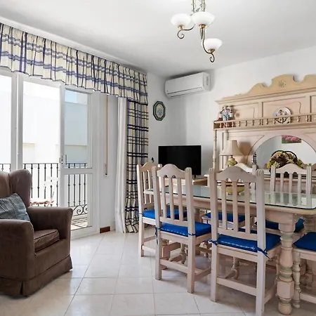 شقة Mercedes كونيل ذي لا فرونتيرا